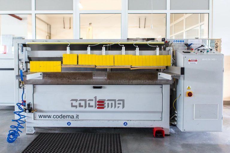CODEMA 2100 T1 - станок для обработки легких материалов